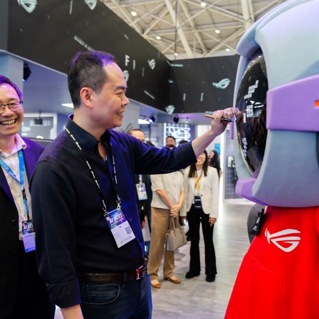 Jack Huynh, AMD’s SVP and GM of Computing and Graphics, signs the ROG mascot OMNI.